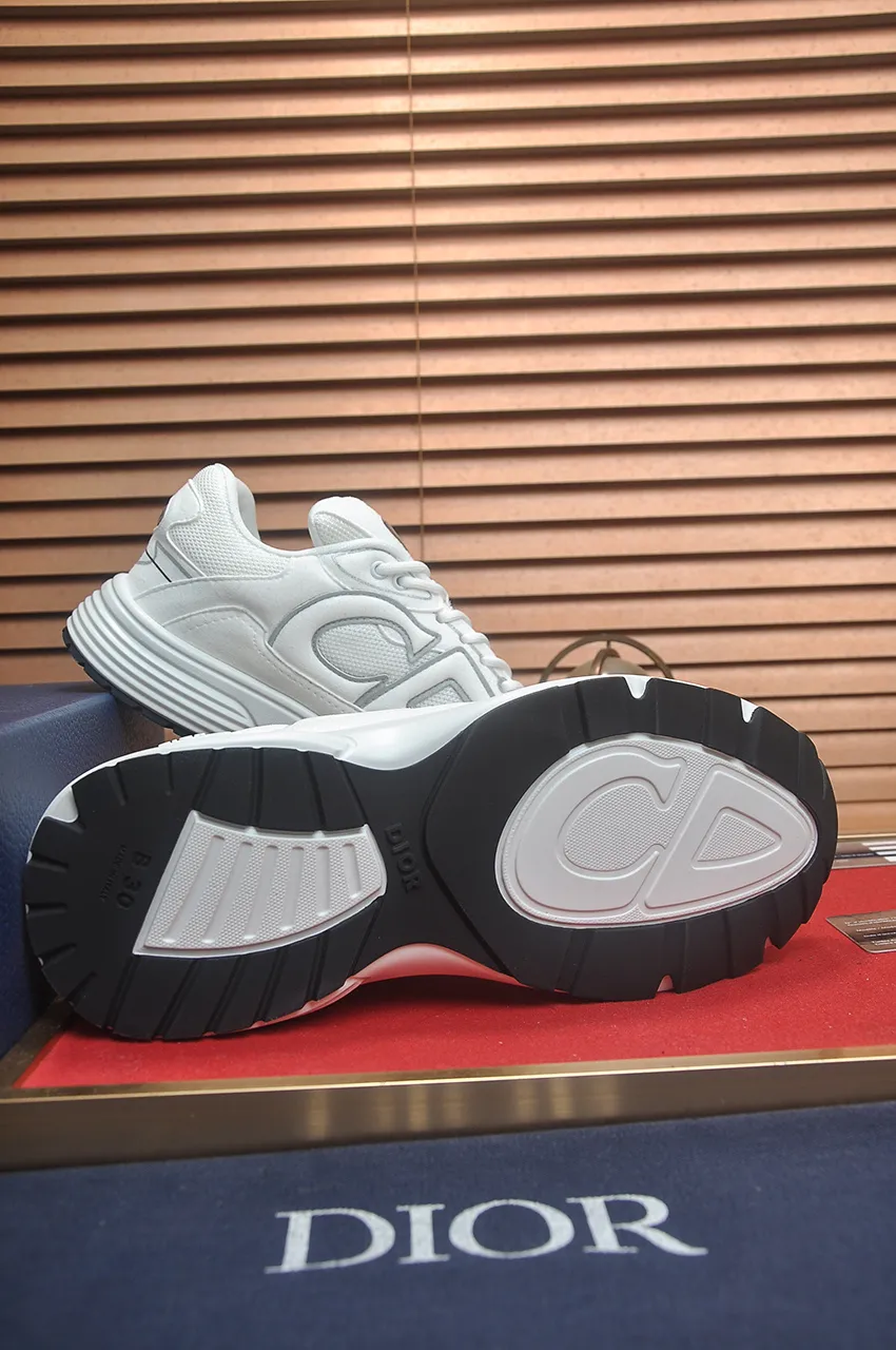 Men's men's shoes 💰: 500💶 (top original order) Brand: Dior (Dior) Standard code: Men's code 38-44 (45 customized) Grade: Same as the official website Material: Top original cowhide spliced ​​together Original wear-resistant and lightweight outsole Style category: Fashionable casual shoes Distinguished luxury brand elements top luxury Color: Actual picture color